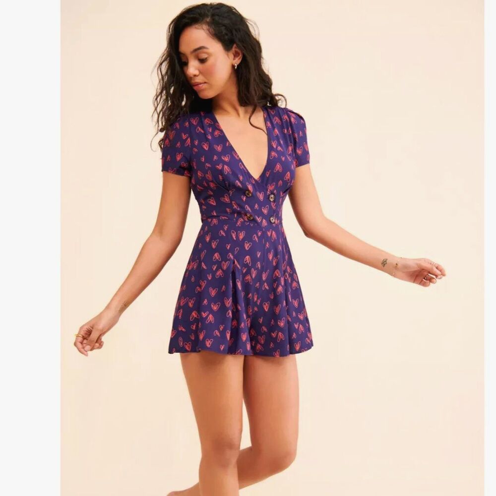 Urban Outfitters UO Juliette Heart Printed Short Sleeve Romper Size Large NWOT - Picture 2 of 8